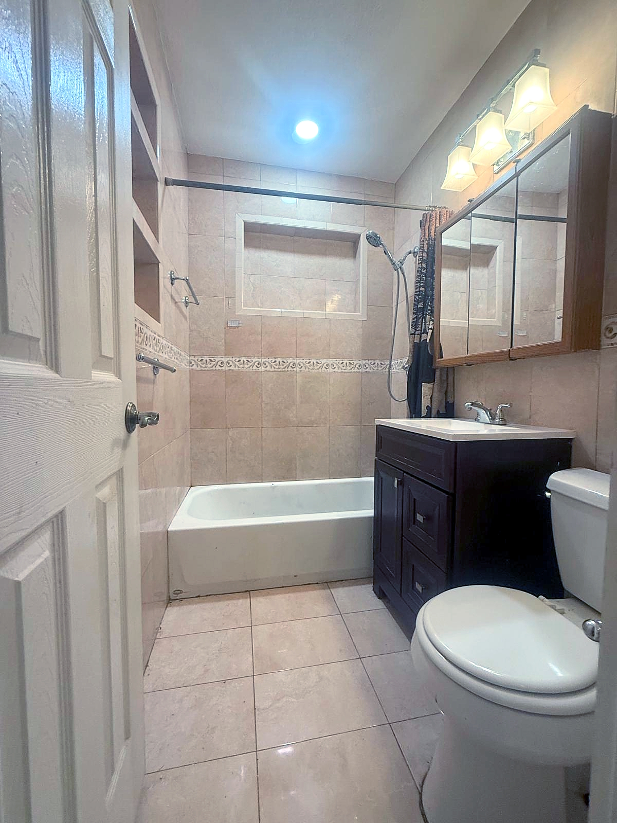 Bathroom with vanity and tub/shower